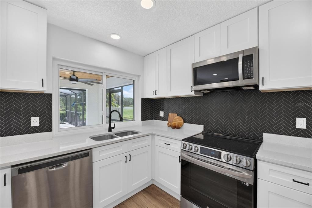 For Sale: $800,000 (4 beds, 2 baths, 3076 Square Feet)