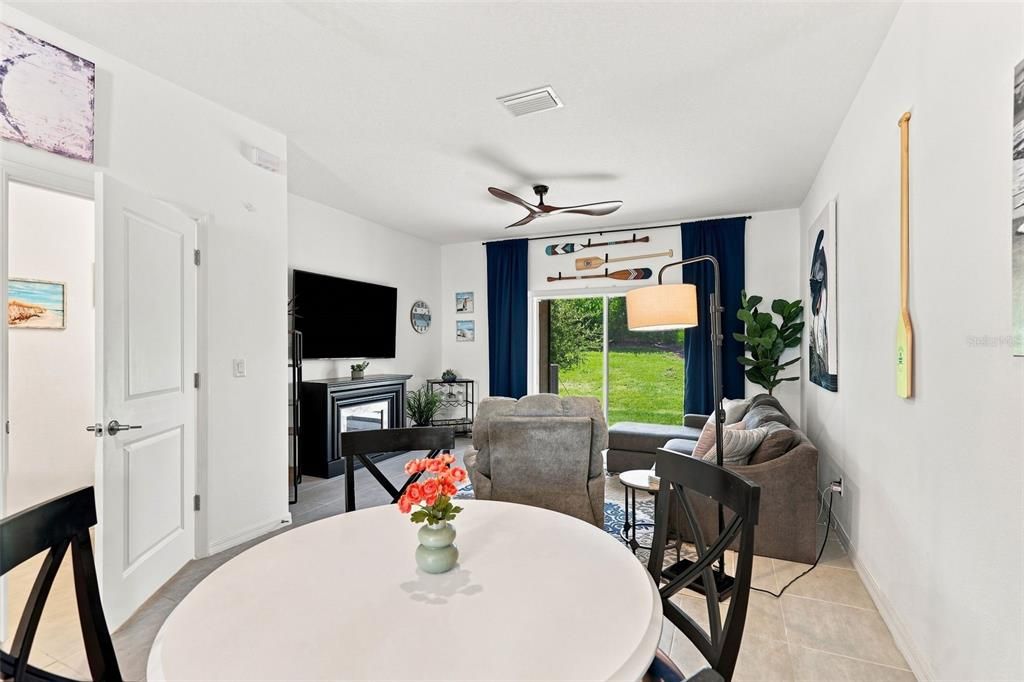 For Sale: $265,000 (2 beds, 2 baths, 1180 Square Feet)
