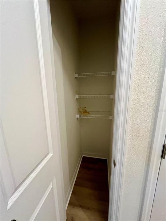 For Rent: $2,200 (3 beds, 2 baths, 1707 Square Feet)