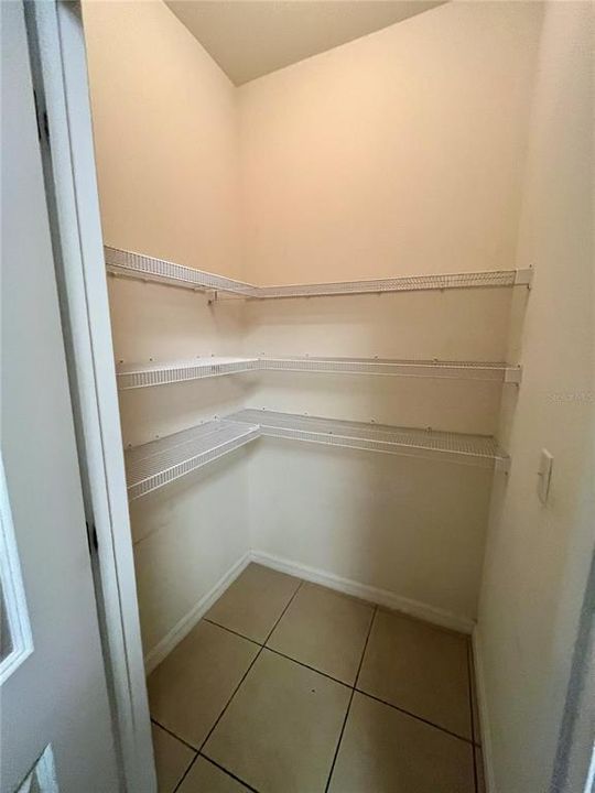 For Rent: $2,200 (3 beds, 2 baths, 1707 Square Feet)