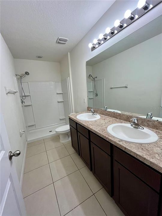For Rent: $2,200 (3 beds, 2 baths, 1707 Square Feet)