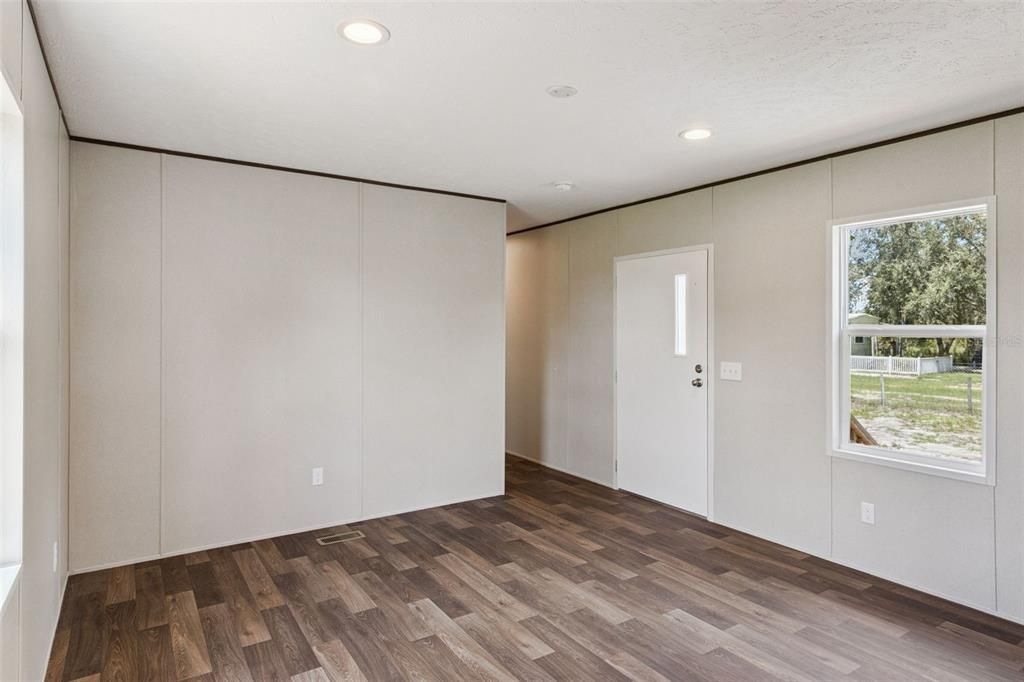 For Rent: $1,650 (3 beds, 2 baths, 1000 Square Feet)
