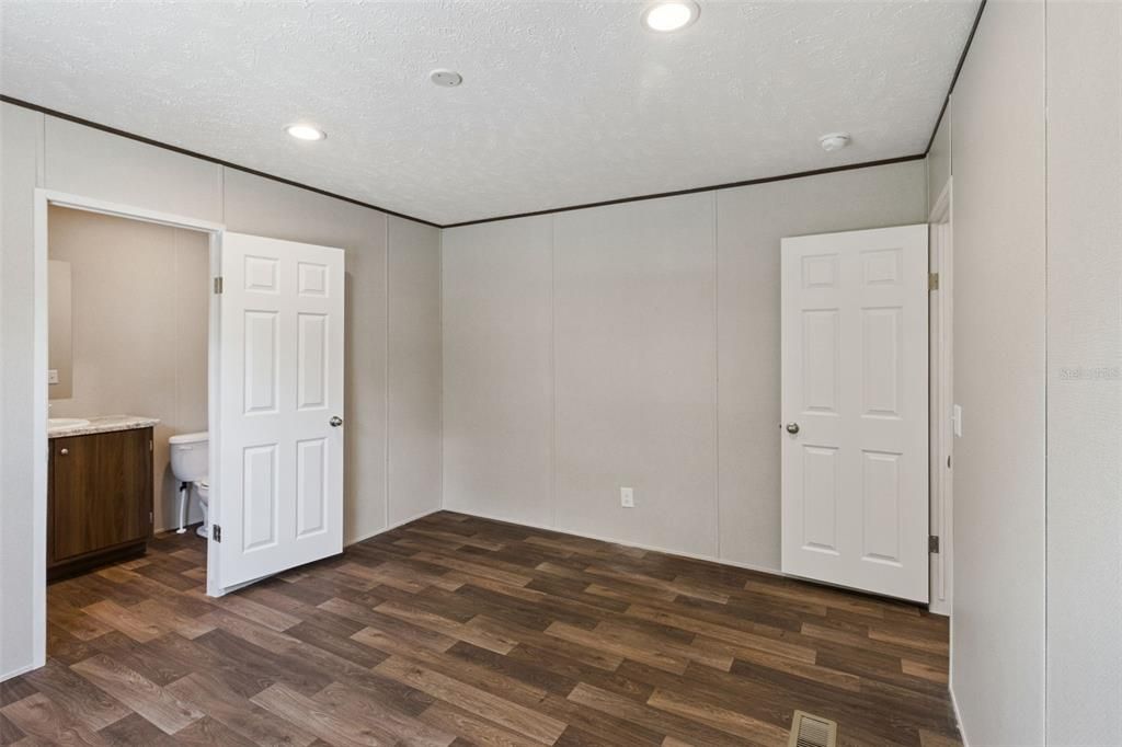 For Rent: $1,650 (3 beds, 2 baths, 1000 Square Feet)