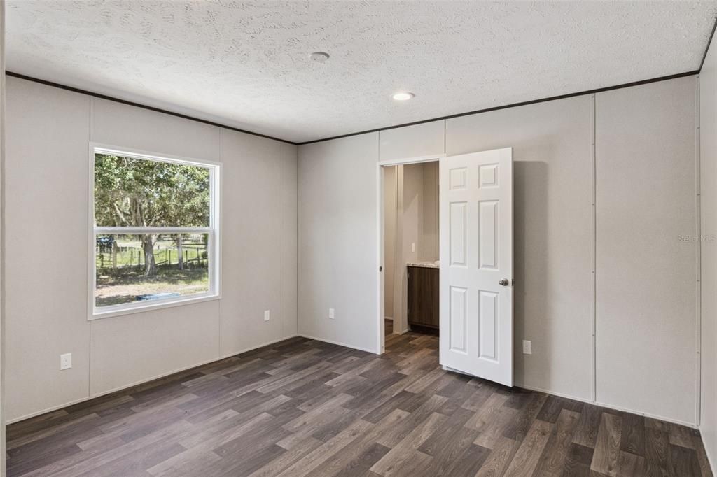 For Rent: $1,650 (3 beds, 2 baths, 1000 Square Feet)