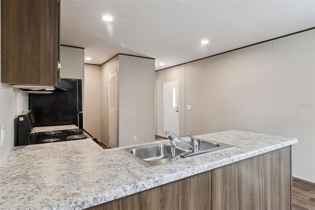 For Rent: $1,650 (3 beds, 2 baths, 1000 Square Feet)