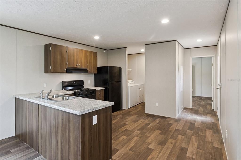 For Rent: $1,650 (3 beds, 2 baths, 1000 Square Feet)
