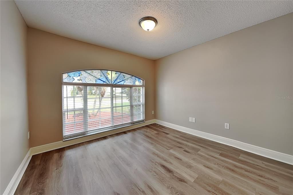 For Rent: $2,399 (4 beds, 2 baths, 1606 Square Feet)