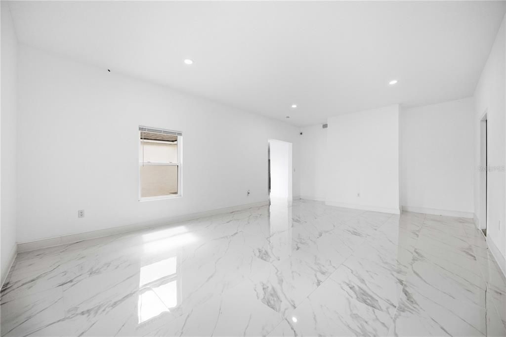 For Sale: $648,000 (5 beds, 5 baths, 3300 Square Feet)