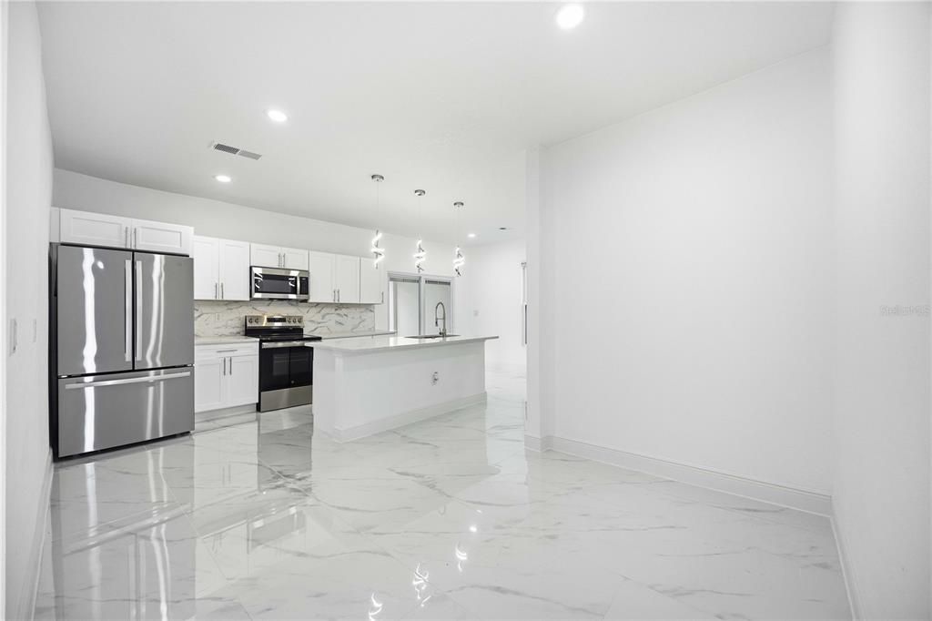 For Sale: $648,000 (5 beds, 5 baths, 3300 Square Feet)