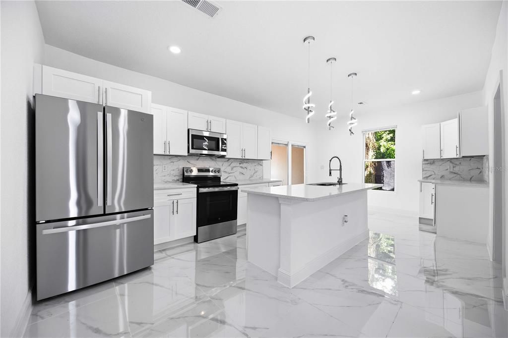 For Sale: $648,000 (5 beds, 5 baths, 3300 Square Feet)