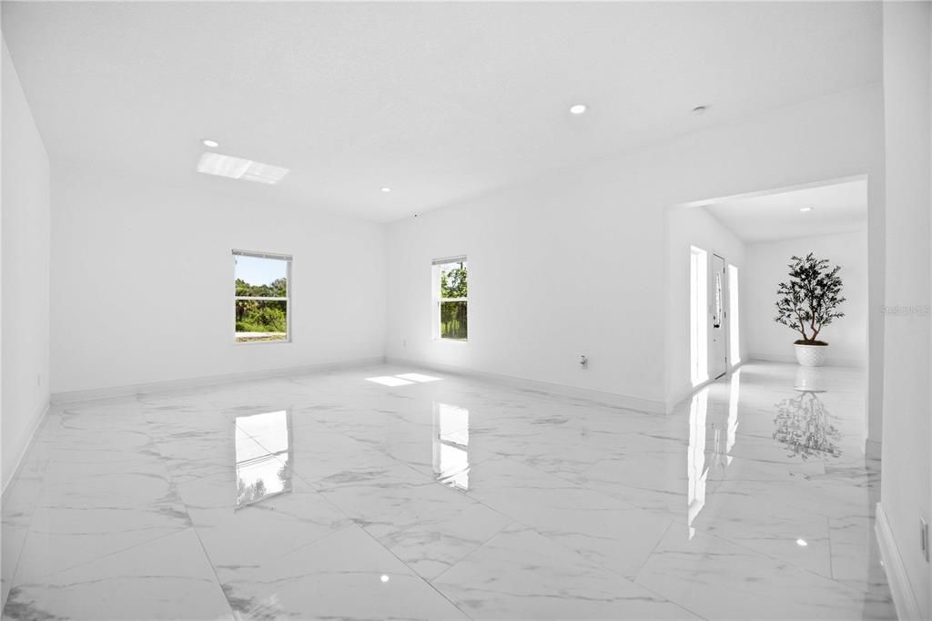 For Sale: $648,000 (5 beds, 5 baths, 3300 Square Feet)