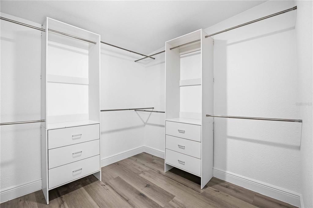 For Sale: $648,000 (5 beds, 5 baths, 3300 Square Feet)