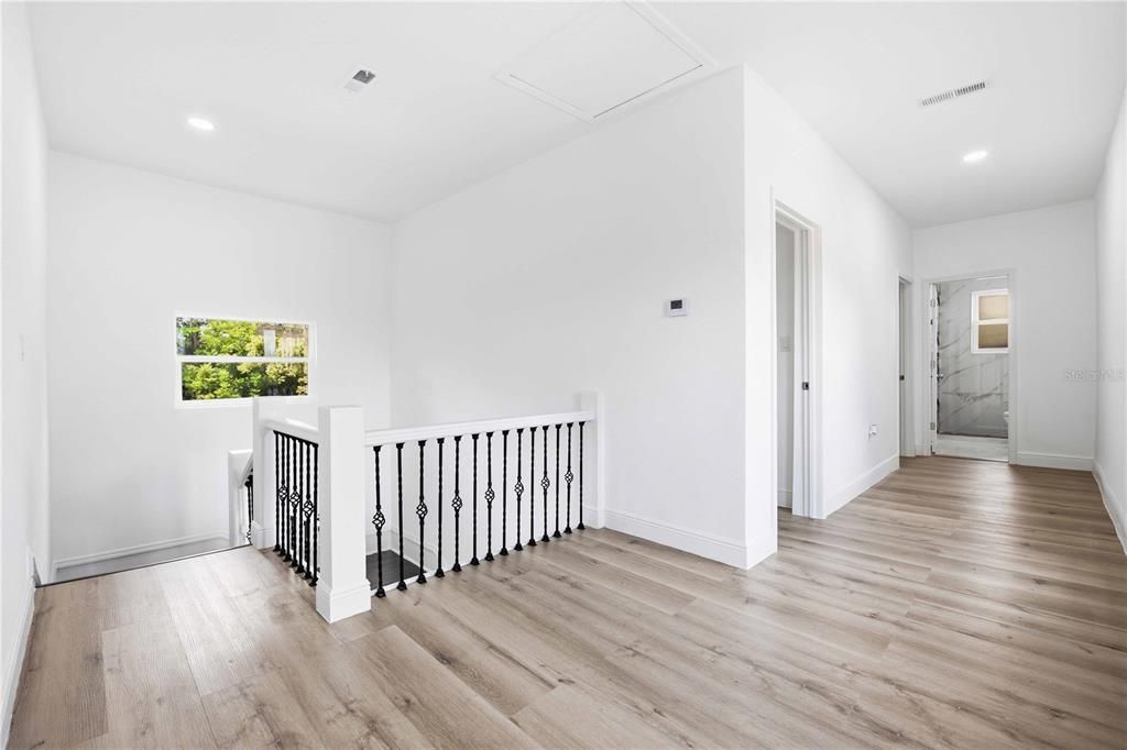 For Sale: $648,000 (5 beds, 5 baths, 3300 Square Feet)