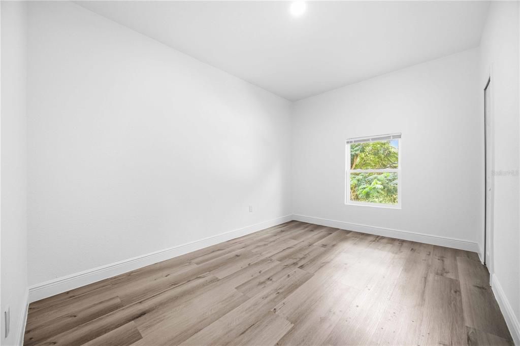 For Sale: $648,000 (5 beds, 5 baths, 3300 Square Feet)