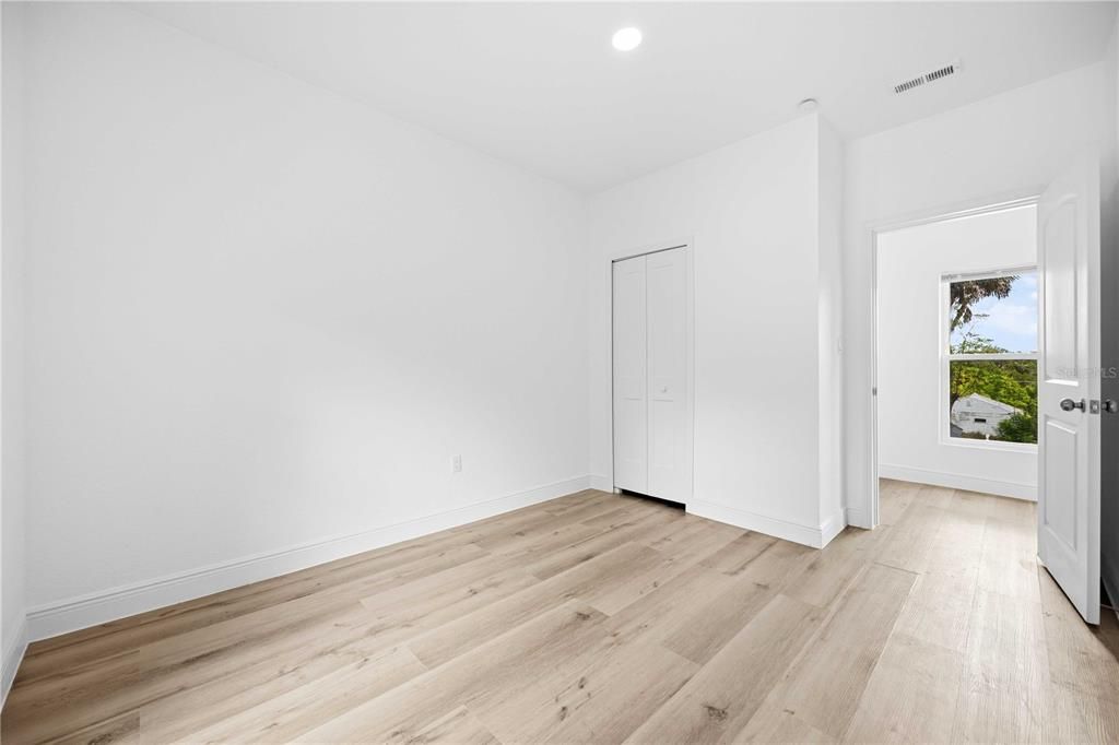 For Sale: $648,000 (5 beds, 5 baths, 3300 Square Feet)