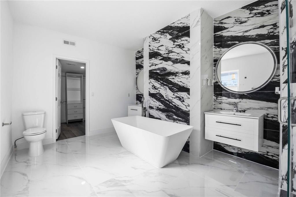 For Sale: $648,000 (5 beds, 5 baths, 3300 Square Feet)