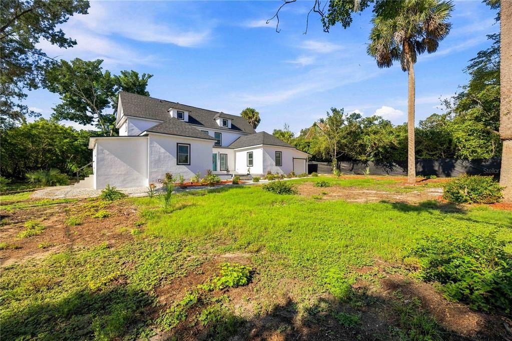 For Sale: $648,000 (5 beds, 5 baths, 3300 Square Feet)