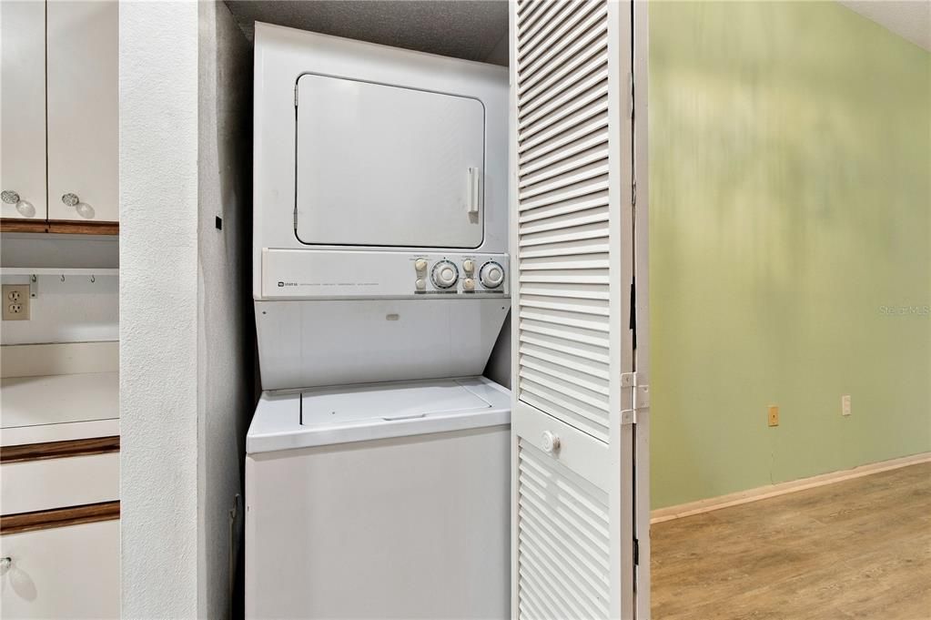 For Sale: $159,900 (2 beds, 2 baths, 934 Square Feet)