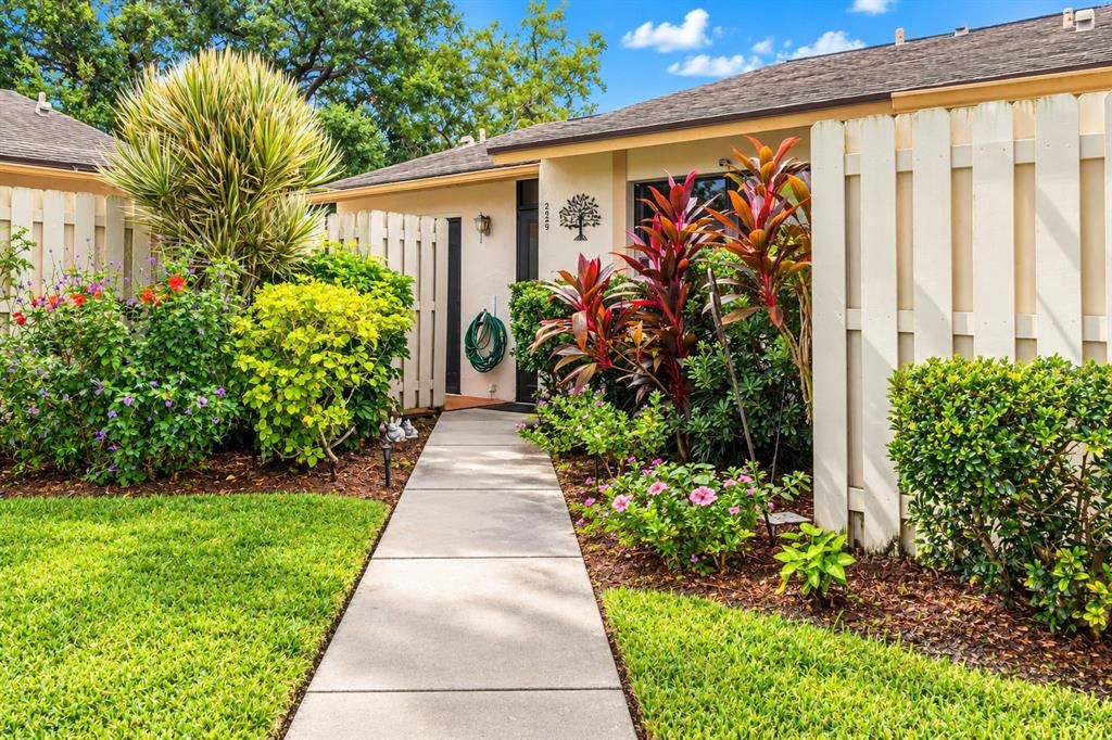 For Sale: $159,900 (2 beds, 2 baths, 934 Square Feet)