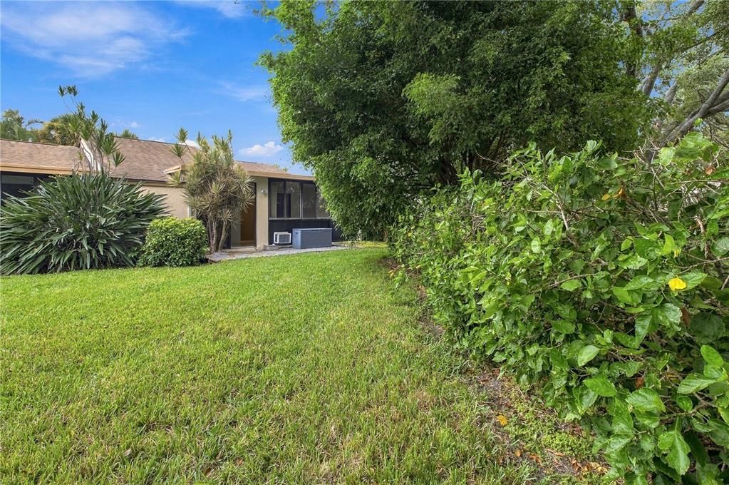 For Sale: $159,900 (2 beds, 2 baths, 934 Square Feet)