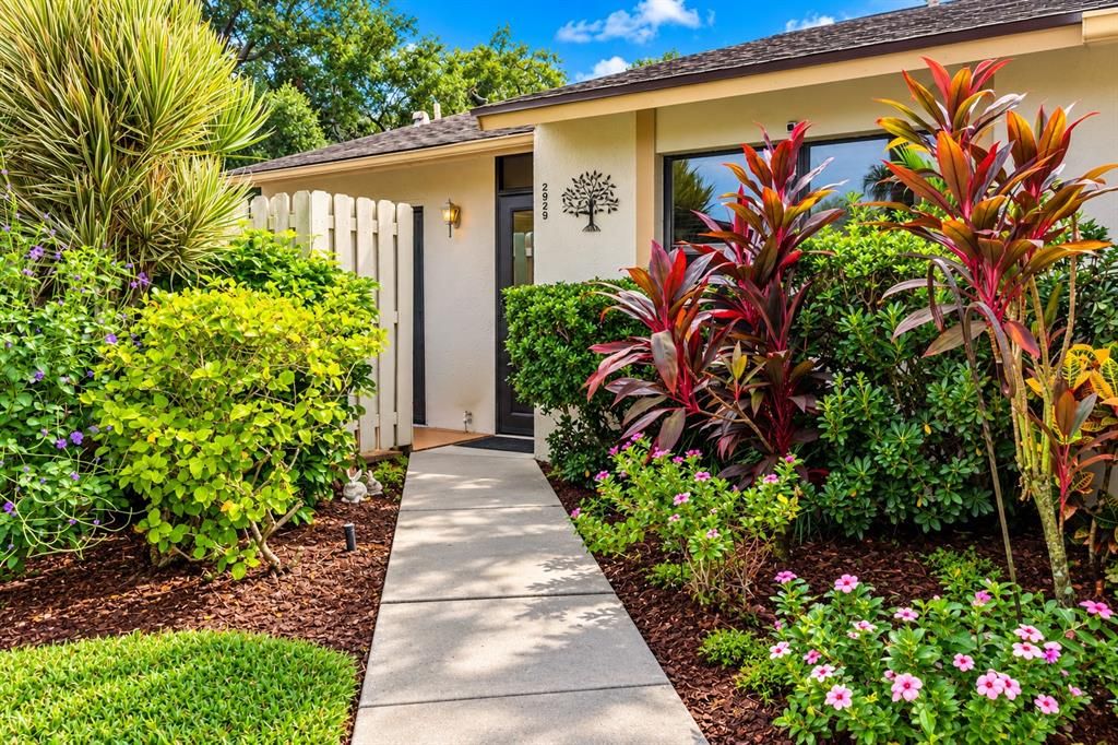 For Sale: $159,900 (2 beds, 2 baths, 934 Square Feet)