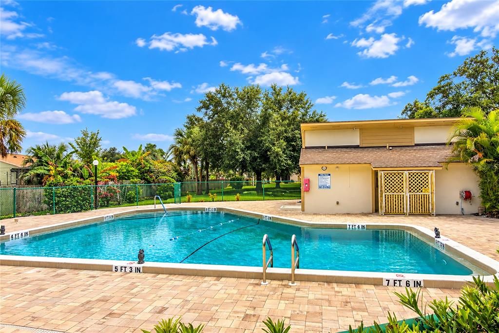 For Sale: $159,900 (2 beds, 2 baths, 934 Square Feet)