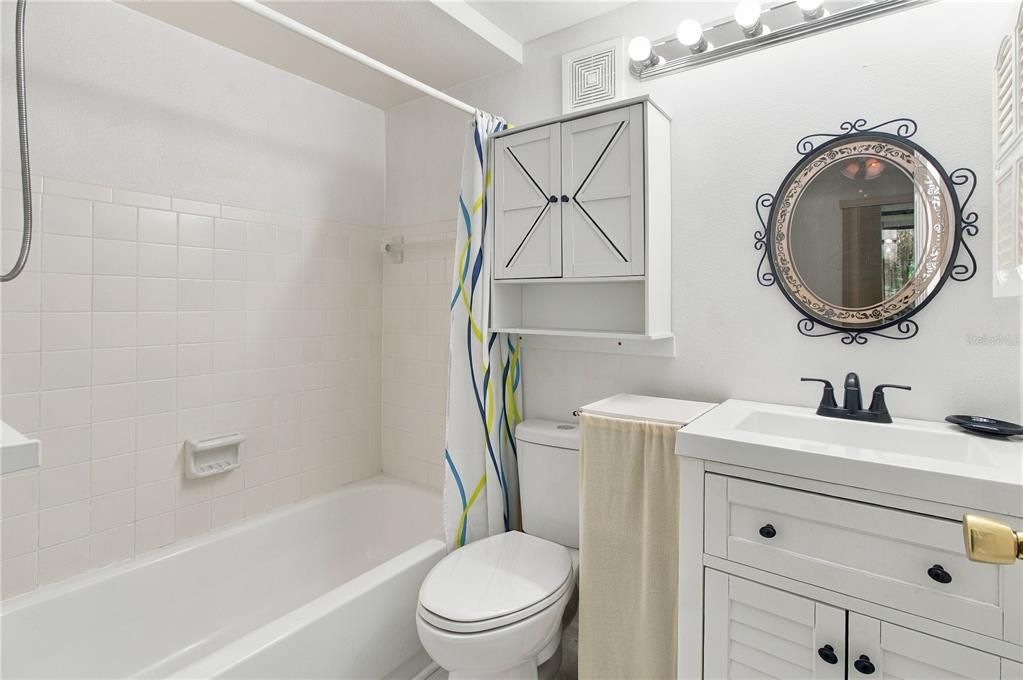 For Sale: $159,900 (2 beds, 2 baths, 934 Square Feet)