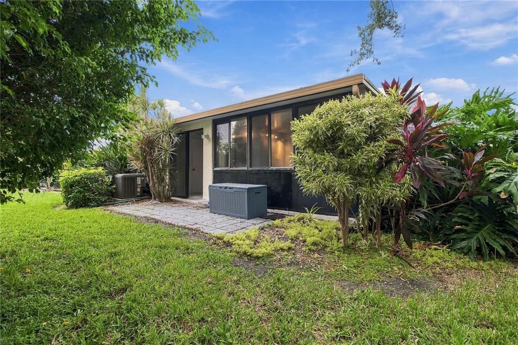 For Sale: $159,900 (2 beds, 2 baths, 934 Square Feet)