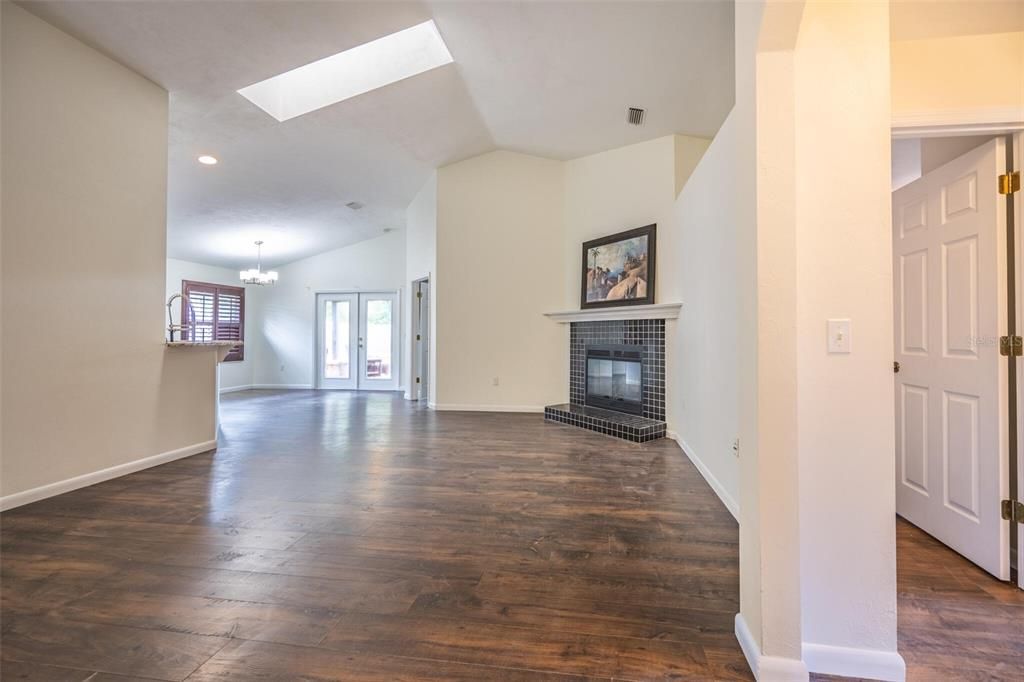 For Sale: $309,999 (3 beds, 2 baths, 1321 Square Feet)