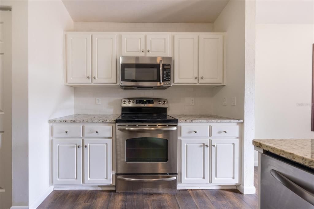For Sale: $309,999 (3 beds, 2 baths, 1321 Square Feet)