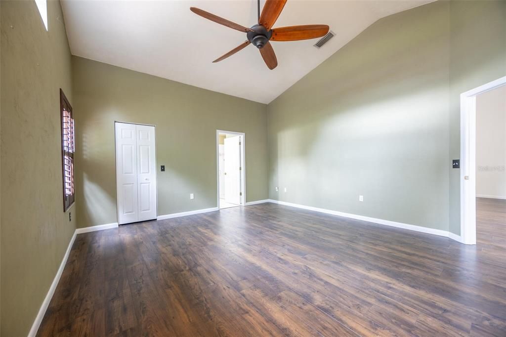 For Sale: $309,999 (3 beds, 2 baths, 1321 Square Feet)