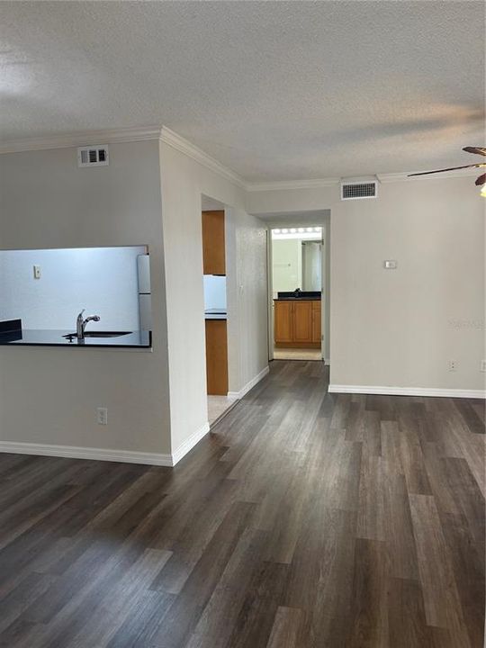 For Rent: $1,450 (1 beds, 1 baths, 694 Square Feet)