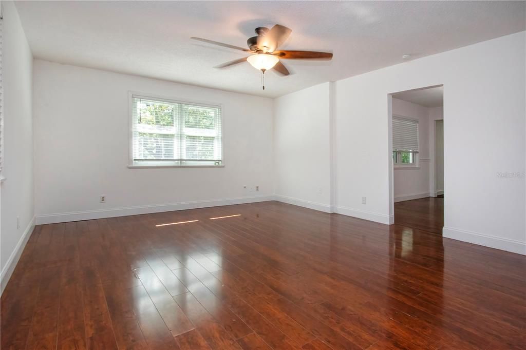 En Venta: $549,900 (3 camas, 2 baños, 2030 Pies cuadrados)