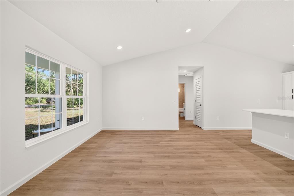 For Sale: $227,900 (3 beds, 2 baths, 1240 Square Feet)