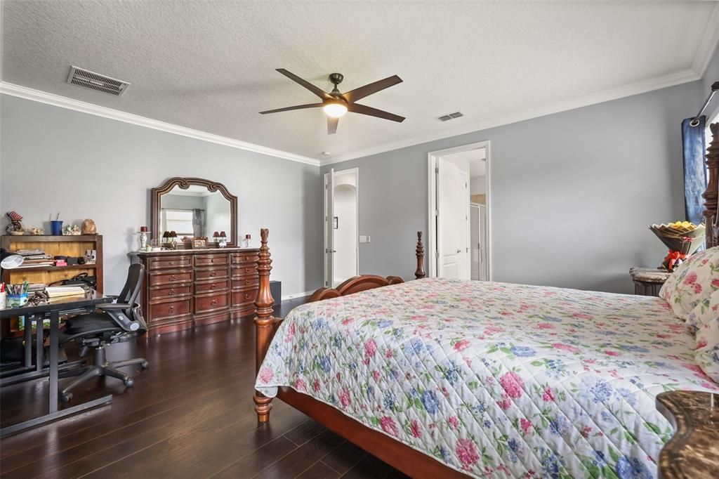 For Sale: $799,000 (4 beds, 3 baths, 3940 Square Feet)