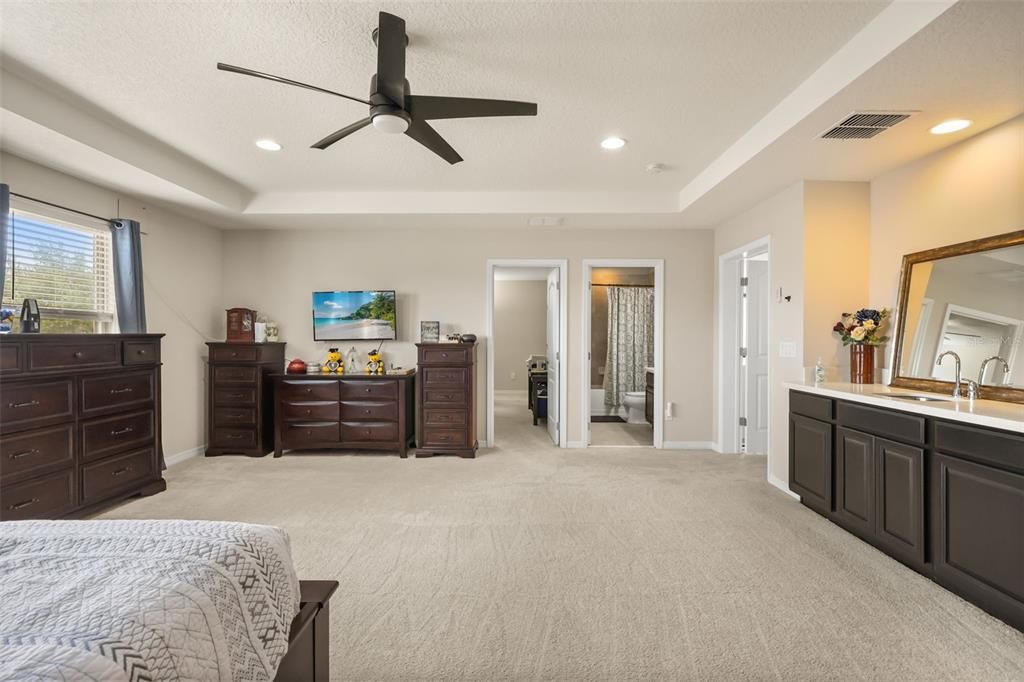 For Sale: $799,000 (4 beds, 3 baths, 3940 Square Feet)