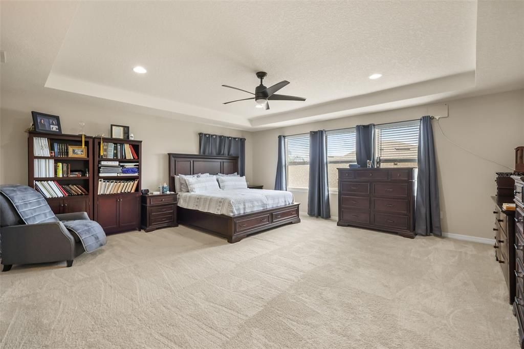 For Sale: $799,000 (4 beds, 3 baths, 3940 Square Feet)