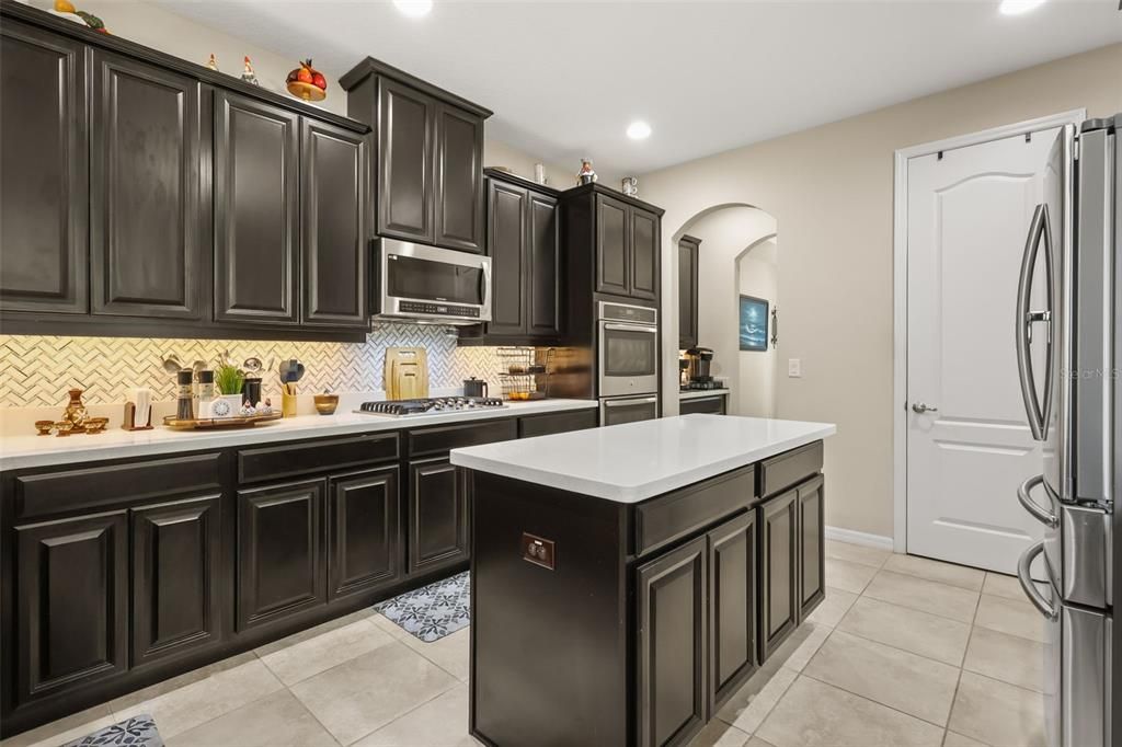 For Sale: $799,000 (4 beds, 3 baths, 3940 Square Feet)