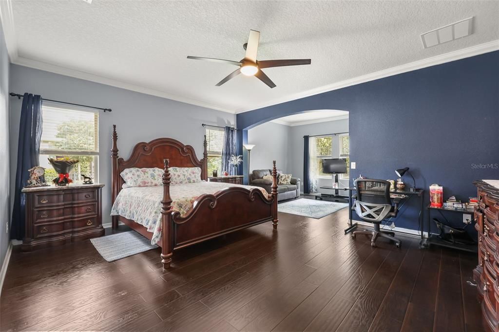 For Sale: $799,000 (4 beds, 3 baths, 3940 Square Feet)