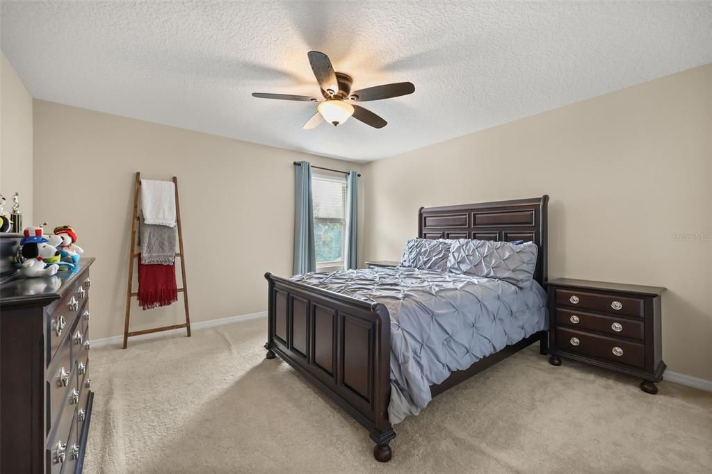 For Sale: $799,000 (4 beds, 3 baths, 3940 Square Feet)
