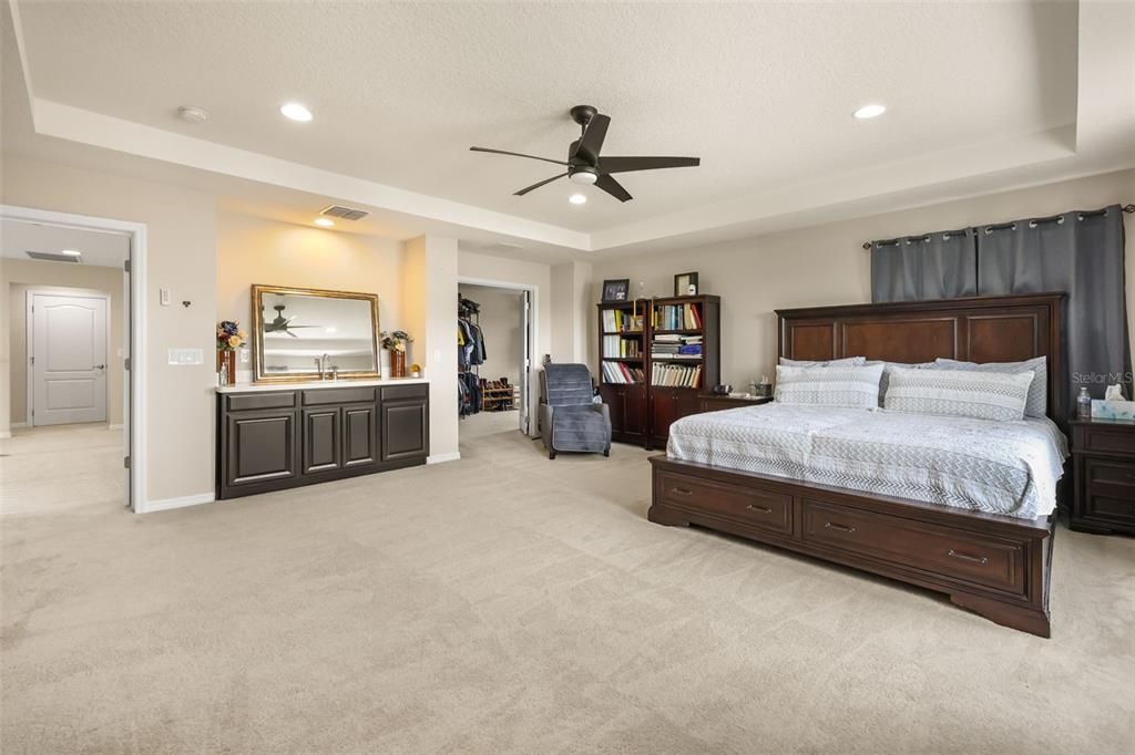 For Sale: $799,000 (4 beds, 3 baths, 3940 Square Feet)