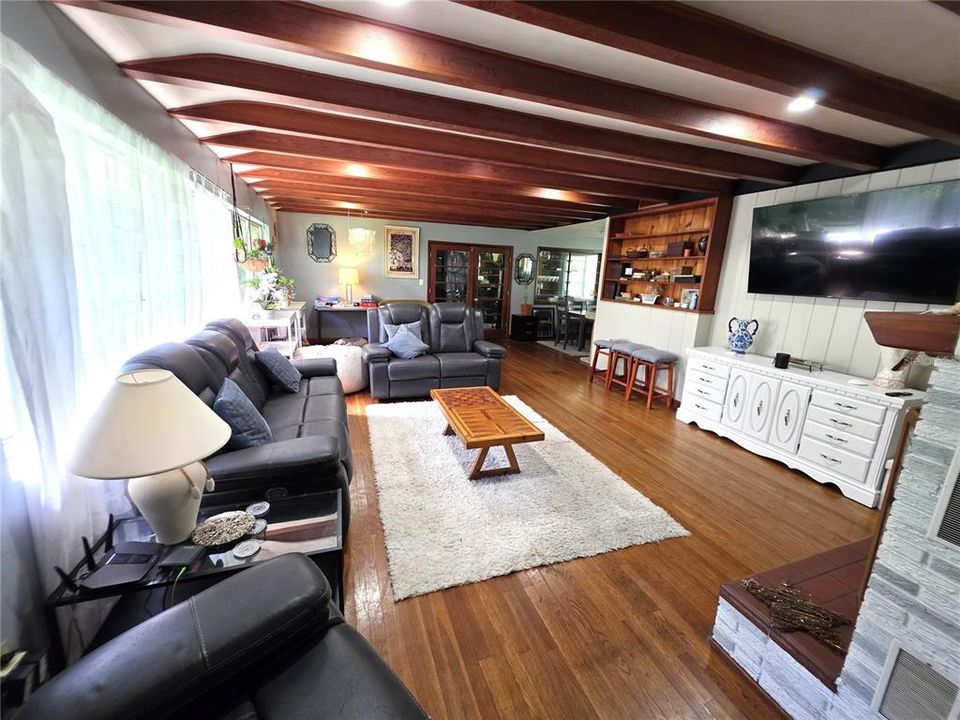 For Rent: $2,800 (3 beds, 2 baths, 2044 Square Feet)
