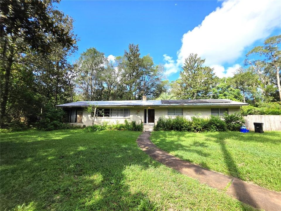For Rent: $2,800 (3 beds, 2 baths, 2044 Square Feet)