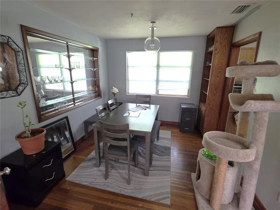For Rent: $2,800 (3 beds, 2 baths, 2044 Square Feet)