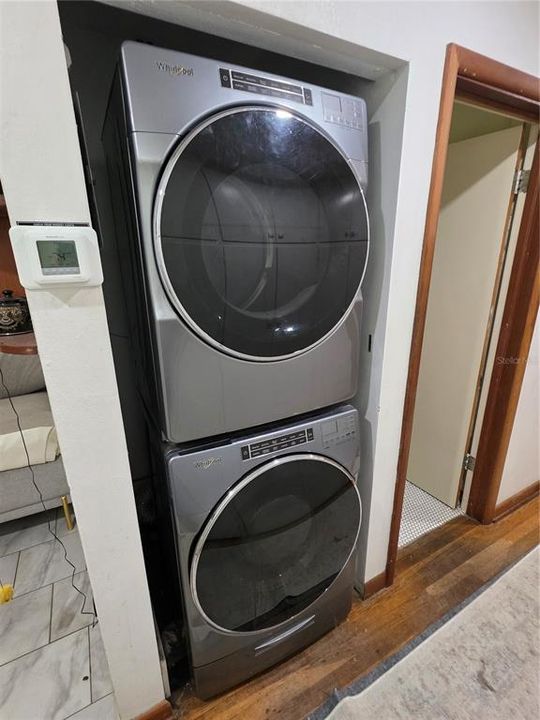 For Rent: $2,800 (3 beds, 2 baths, 2044 Square Feet)