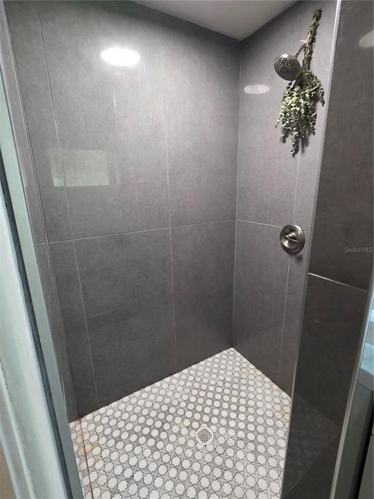 For Rent: $2,800 (3 beds, 2 baths, 2044 Square Feet)