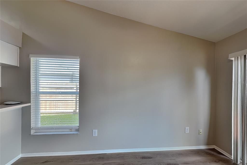 For Rent: $2,099 (3 beds, 2 baths, 1405 Square Feet)