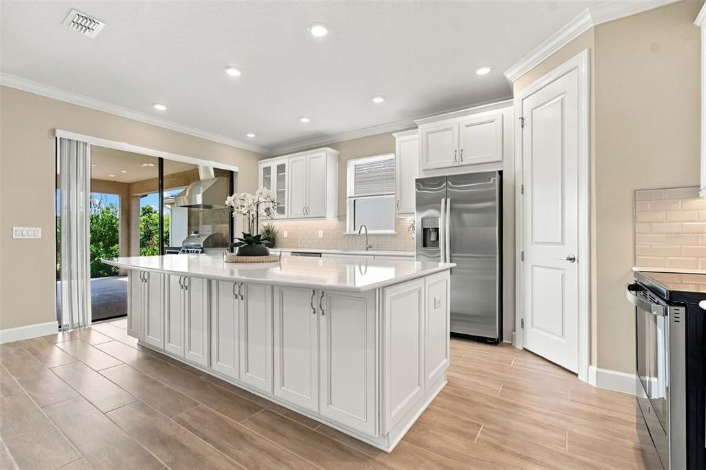 For Sale: $700,000 (3 beds, 3 baths, 2320 Square Feet)