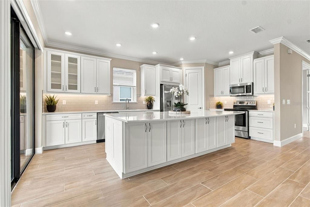 For Sale: $700,000 (3 beds, 3 baths, 2320 Square Feet)