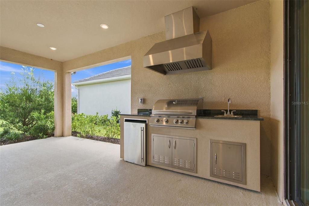 For Sale: $700,000 (3 beds, 3 baths, 2320 Square Feet)